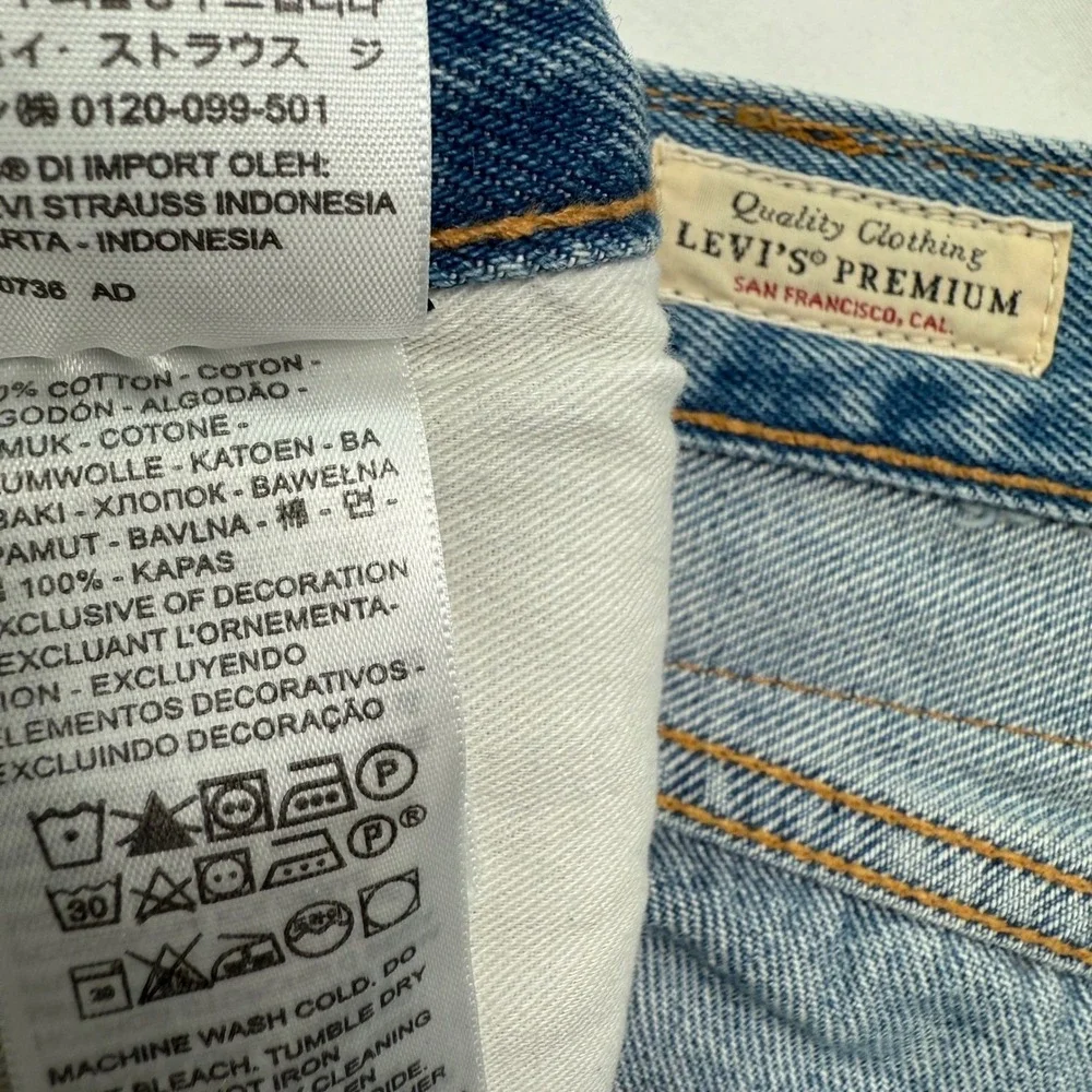 Levi's 501 Original Fit Jeans W42 L30 Button Fly Light Wash Denim Mens New